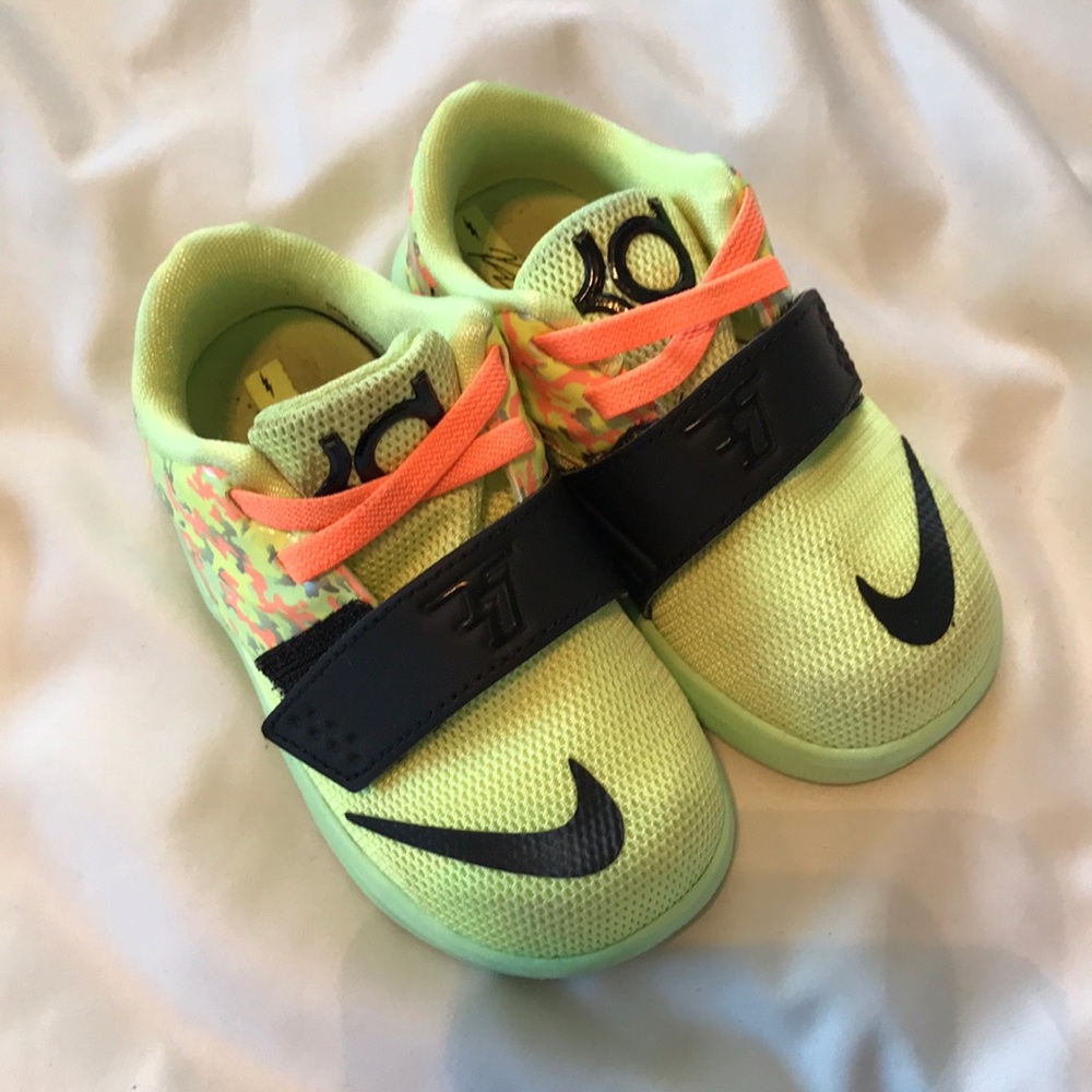 Toddler Nike shoes